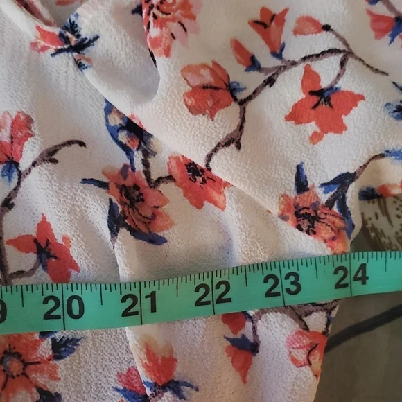 Love J Floral Dress with Lace Detail And Peek A Boo Sholders - Picture 10 of 11